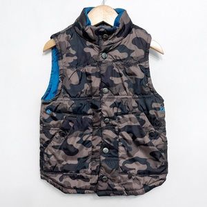 sovereign code | camo print puffer vest 4t small